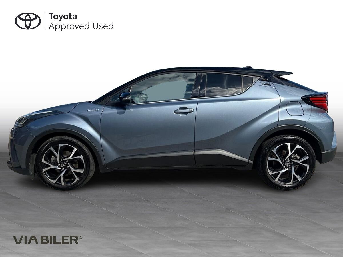 Grå Toyota C-HR fra 2022