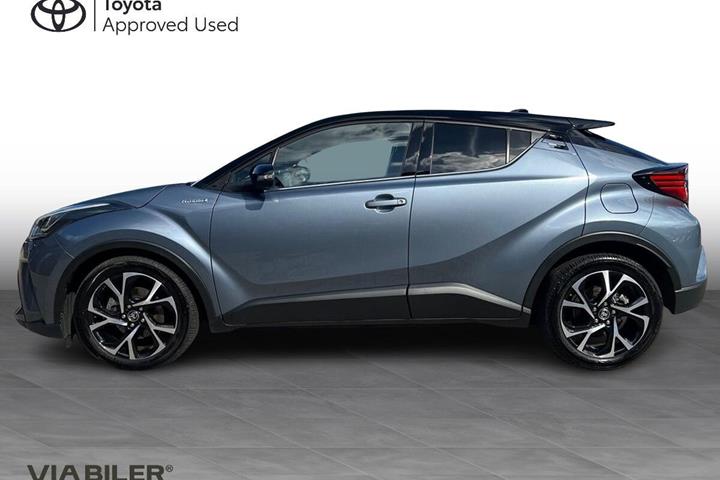 Grå Toyota C-HR fra 2022