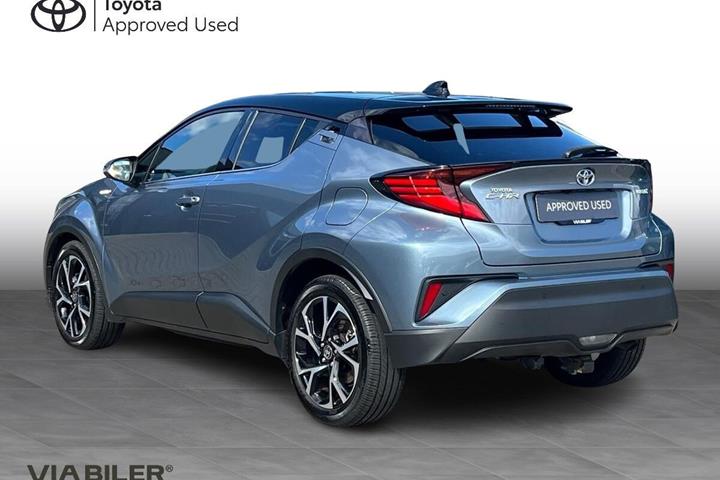 Grå Toyota C-HR fra 2022