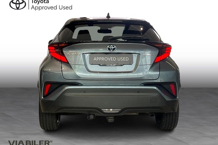 Grå Toyota C-HR fra 2022