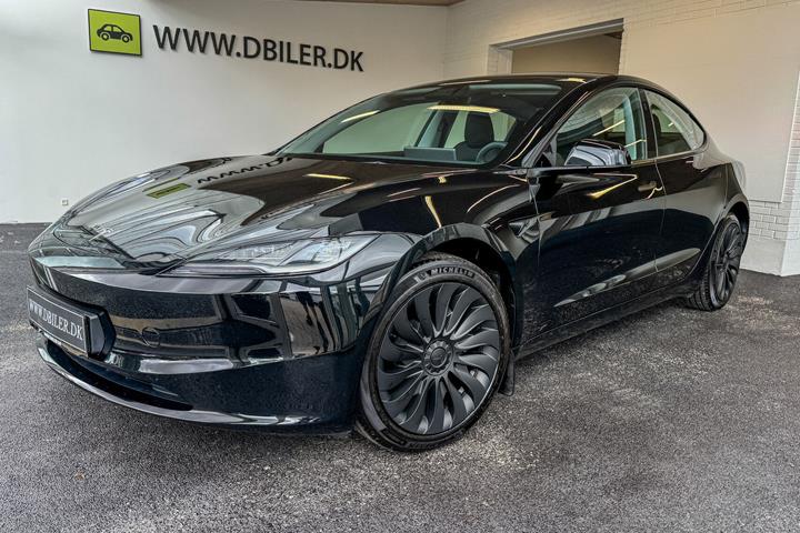 Sort Tesla Model 3 fra 2024