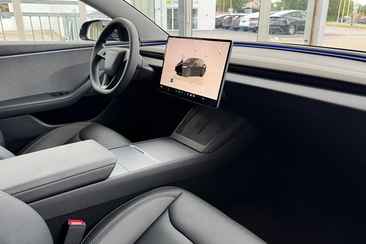 Sort Tesla Model 3 fra 2024