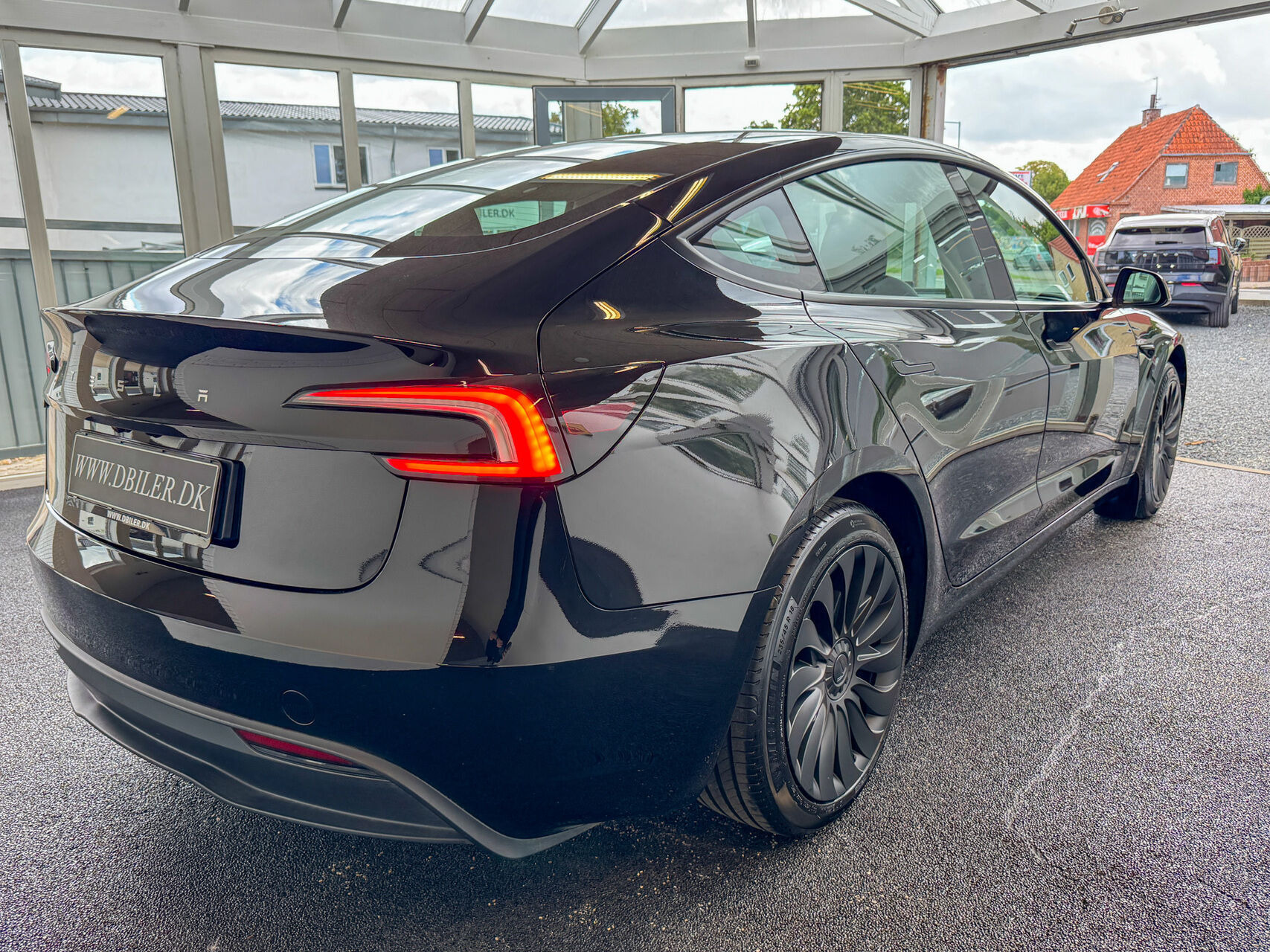 Sort Tesla Model 3 fra 2024