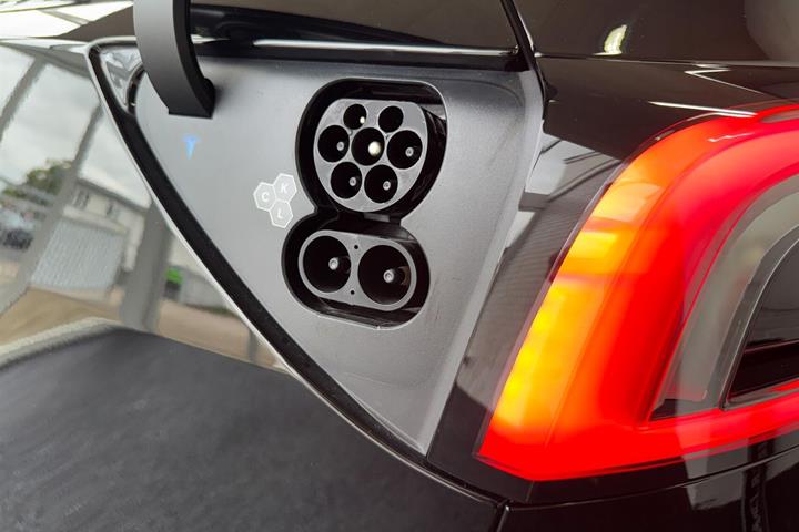 Sort Tesla Model 3 fra 2024