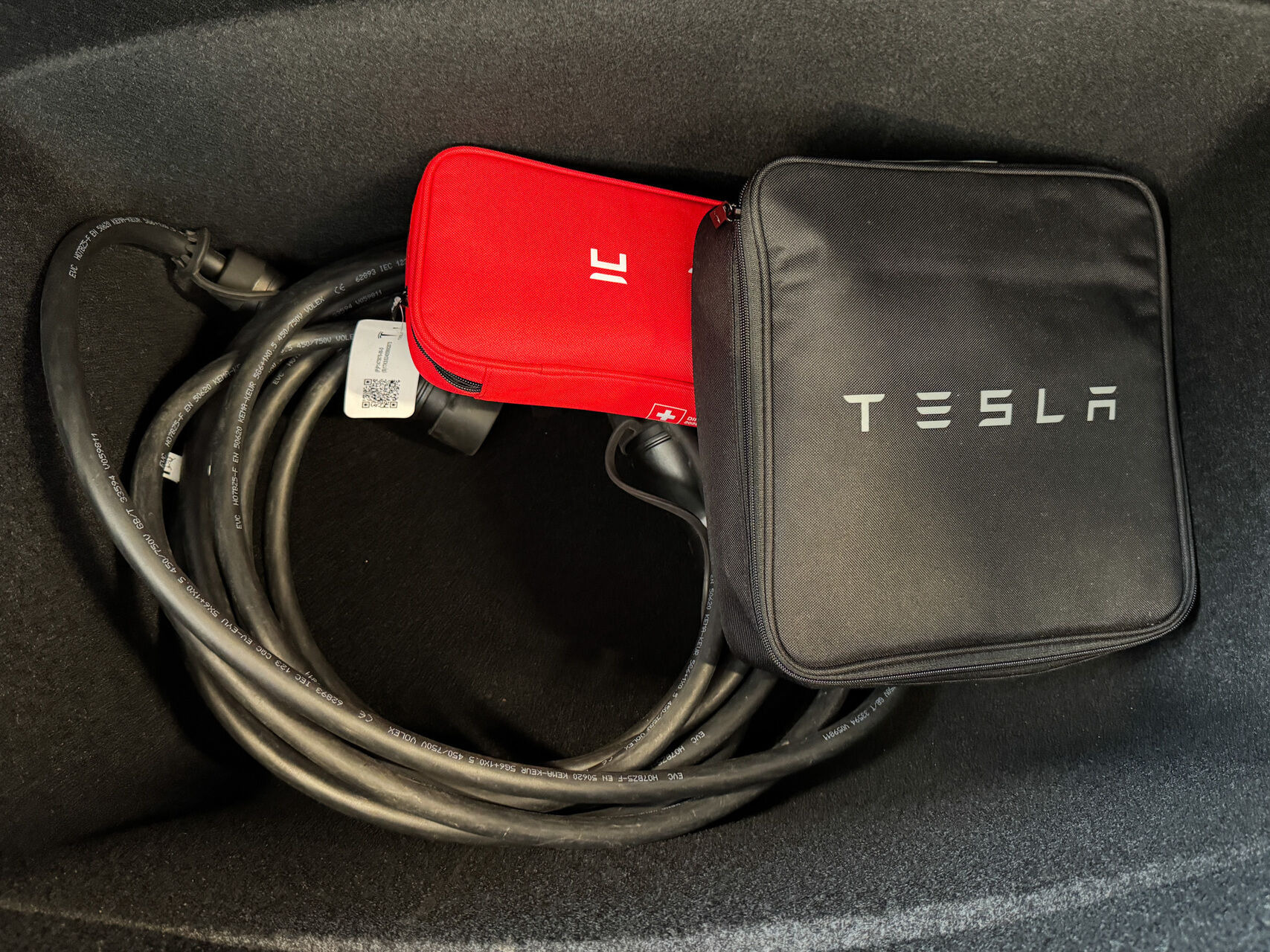 Sort Tesla Model 3 fra 2024