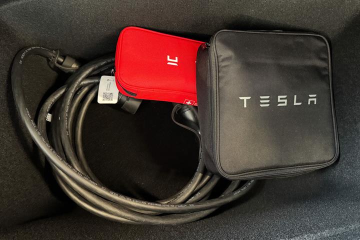 Sort Tesla Model 3 fra 2024
