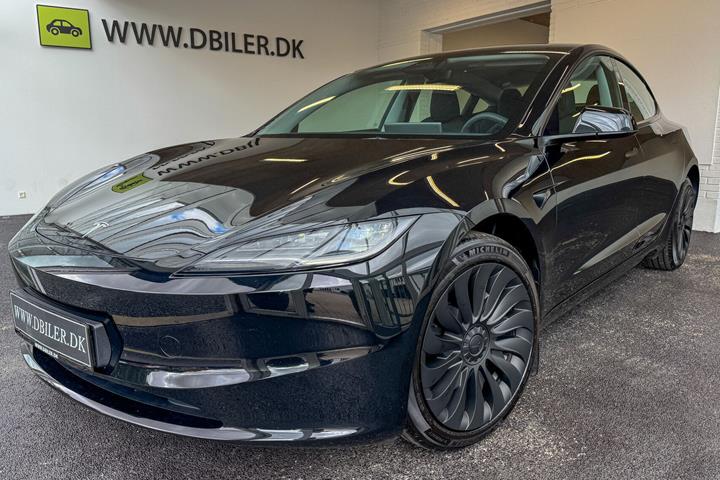 Sort Tesla Model 3 fra 2024