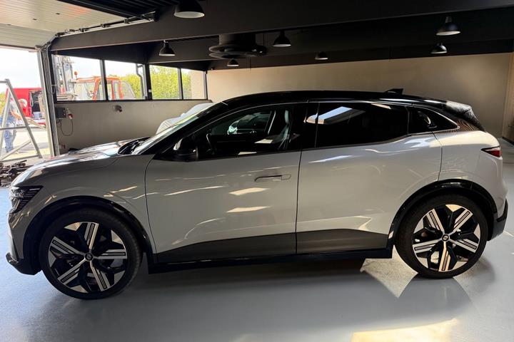 Grå Renault Mégane fra 2022