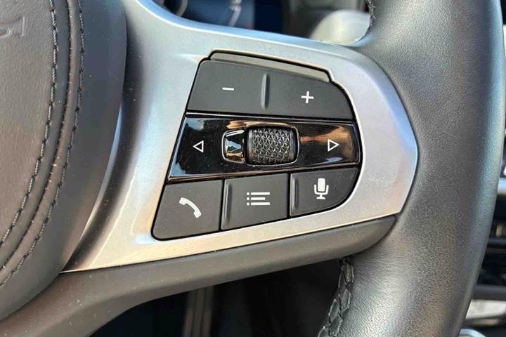 Grå BMW iX3 fra 2024