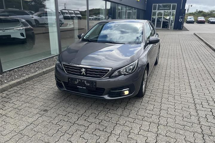 Grå Peugeot 308 fra 2020