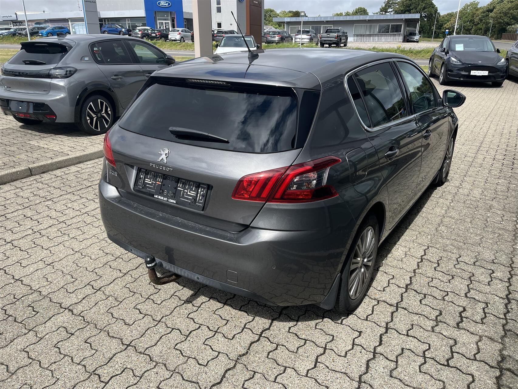 Grå Peugeot 308 fra 2020