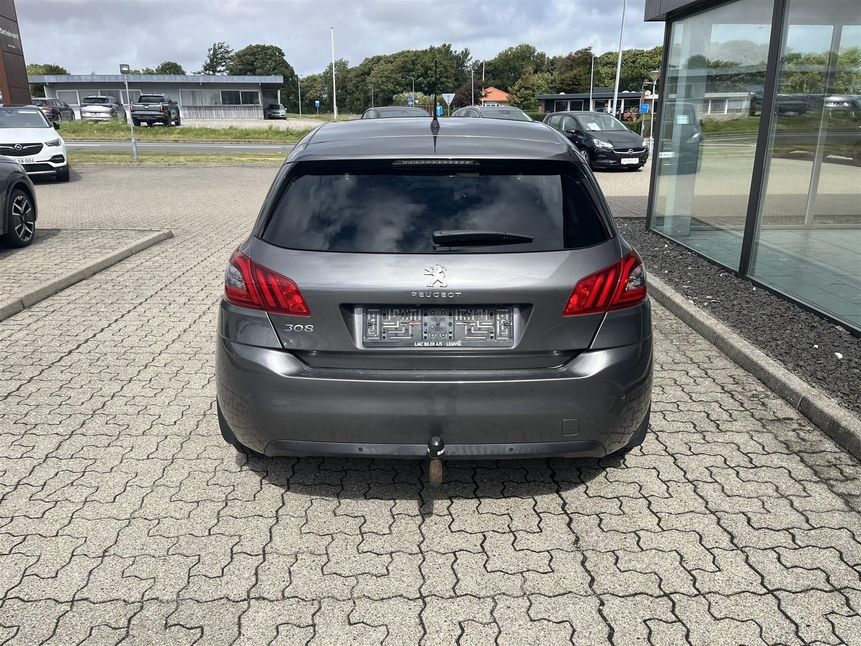 Grå Peugeot 308 fra 2020