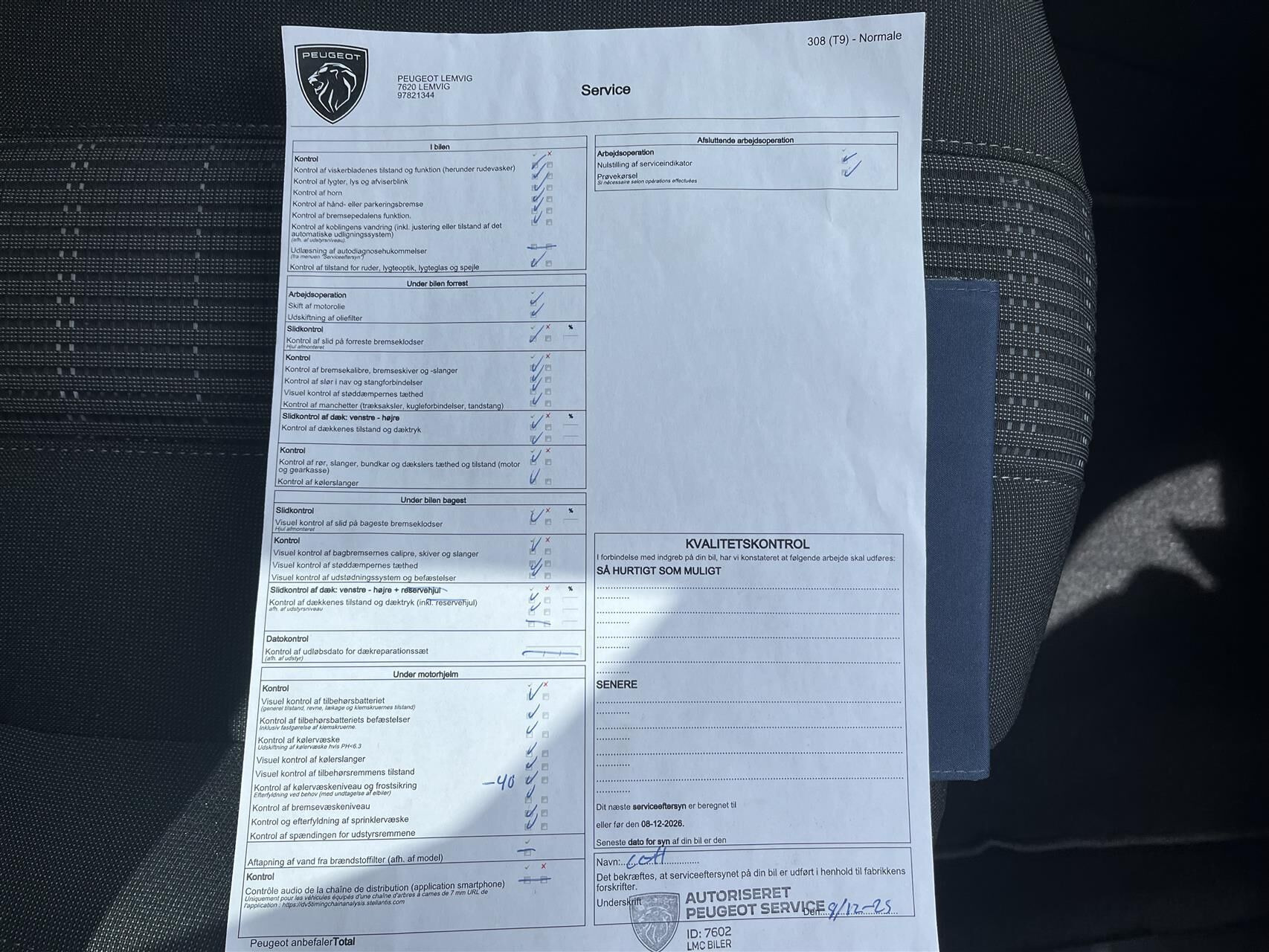 Grå Peugeot 308 fra 2020