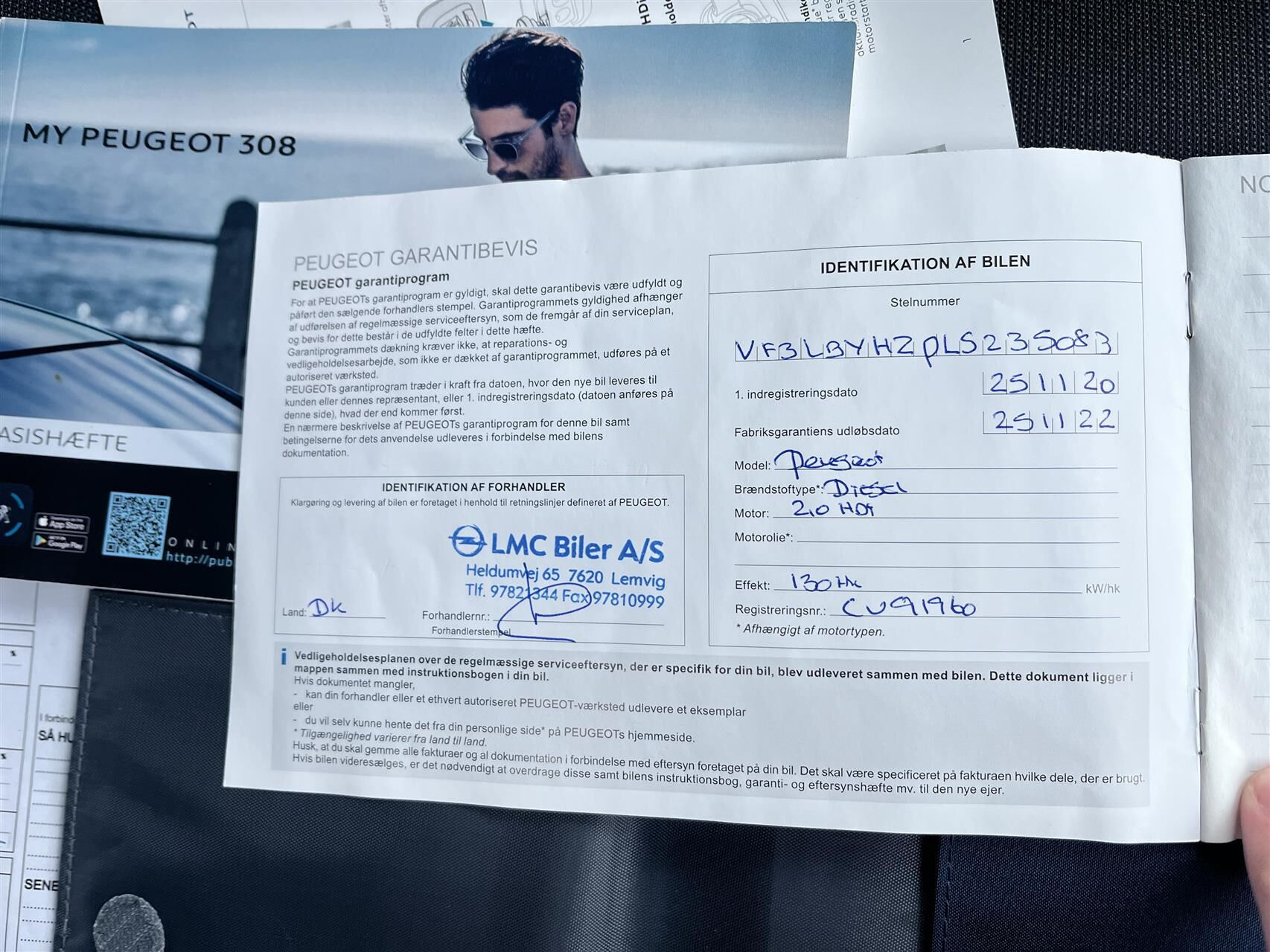 Grå Peugeot 308 fra 2020