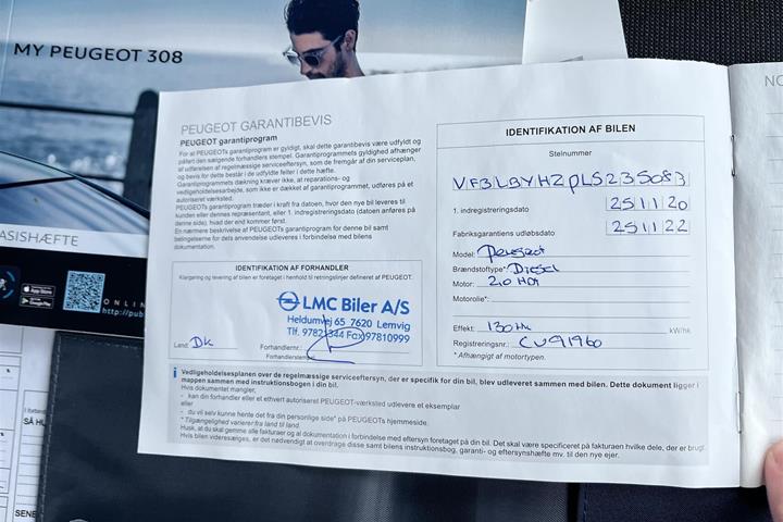 Grå Peugeot 308 fra 2020