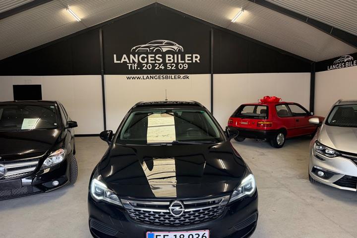 Sort Opel Astra fra 2017