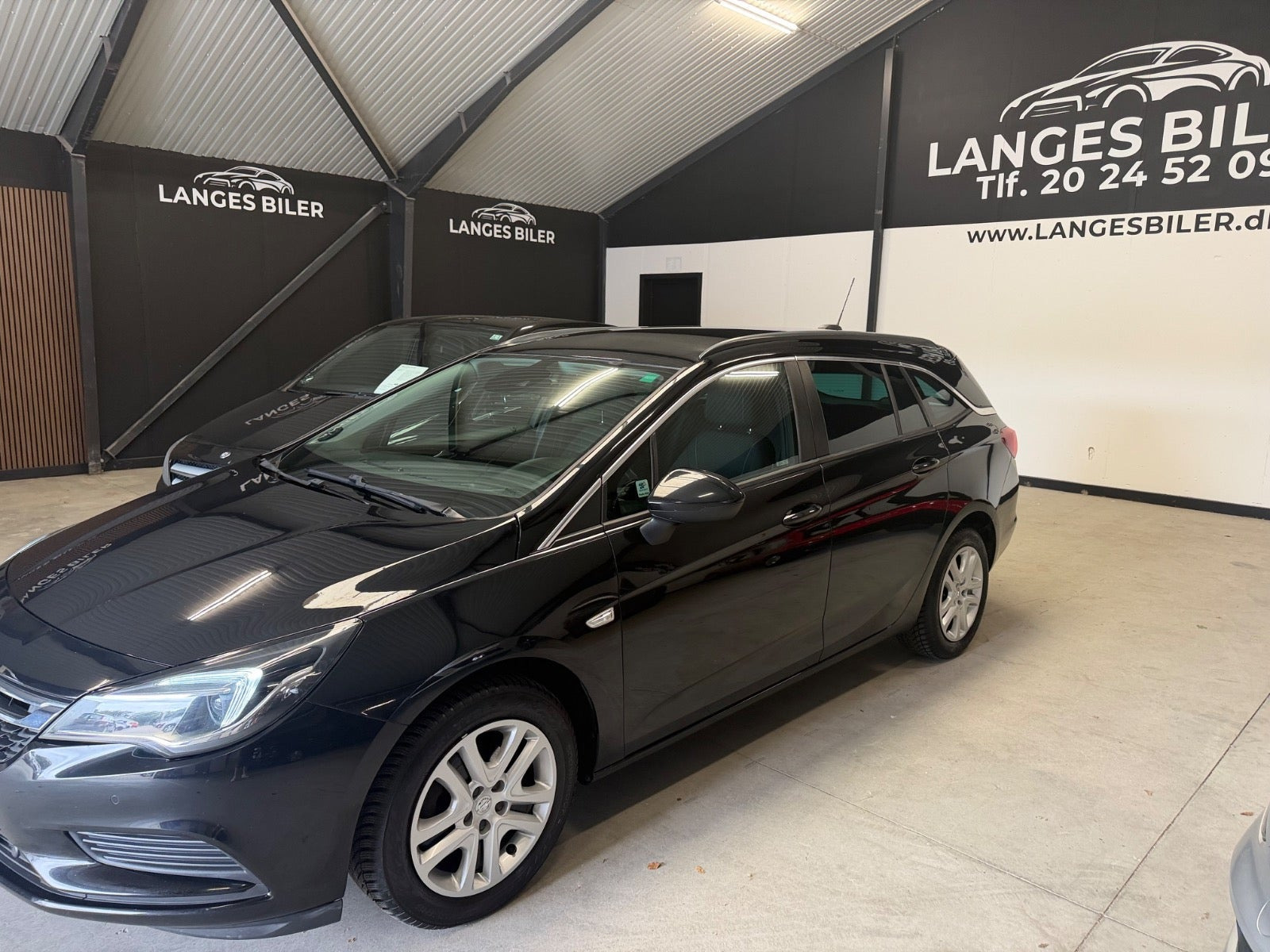 Sort Opel Astra fra 2017