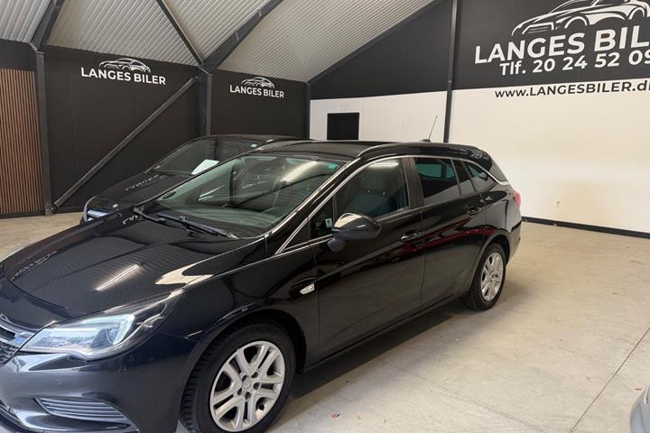 Sort Opel Astra fra 2017