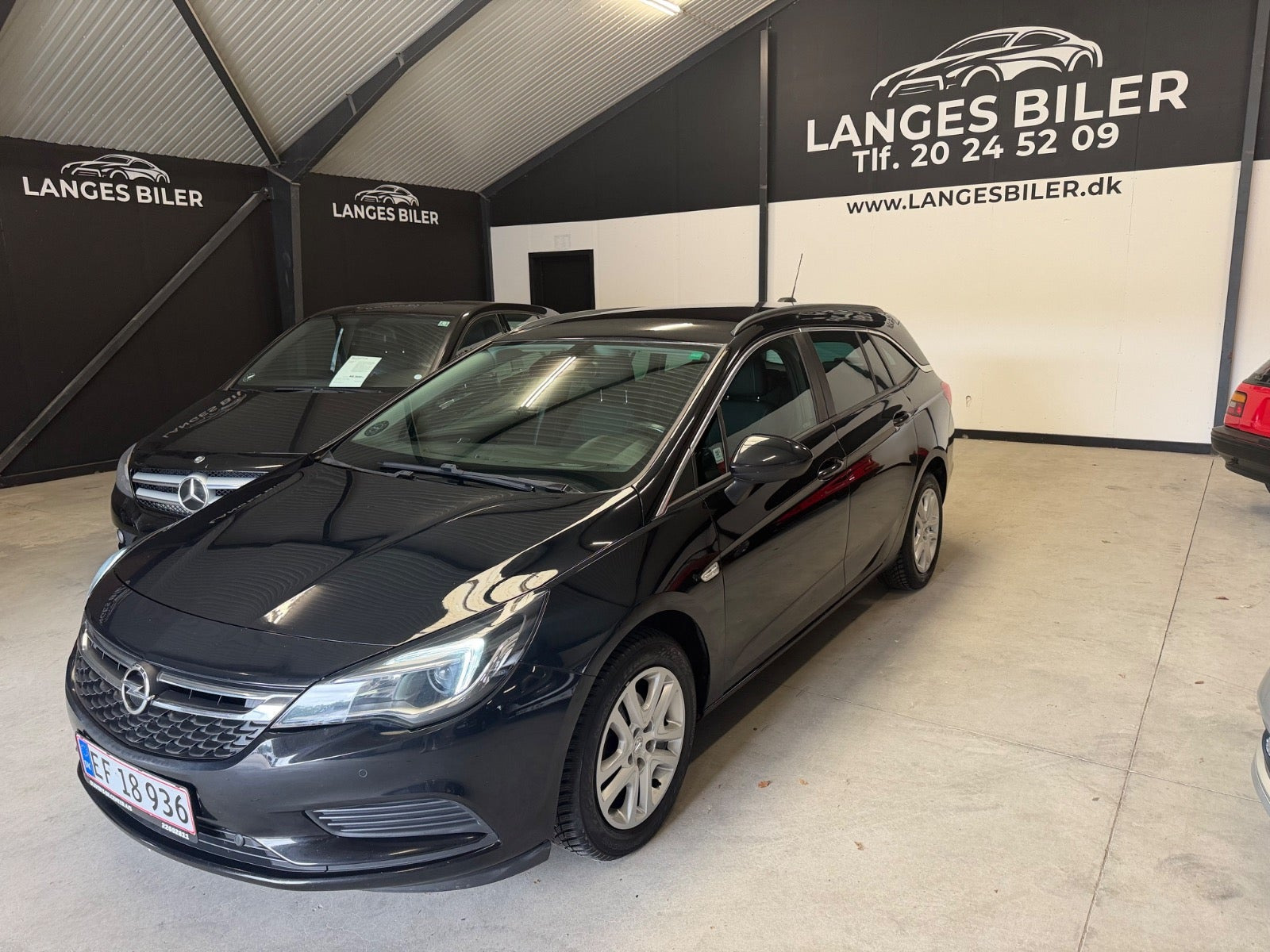 Sort Opel Astra fra 2017