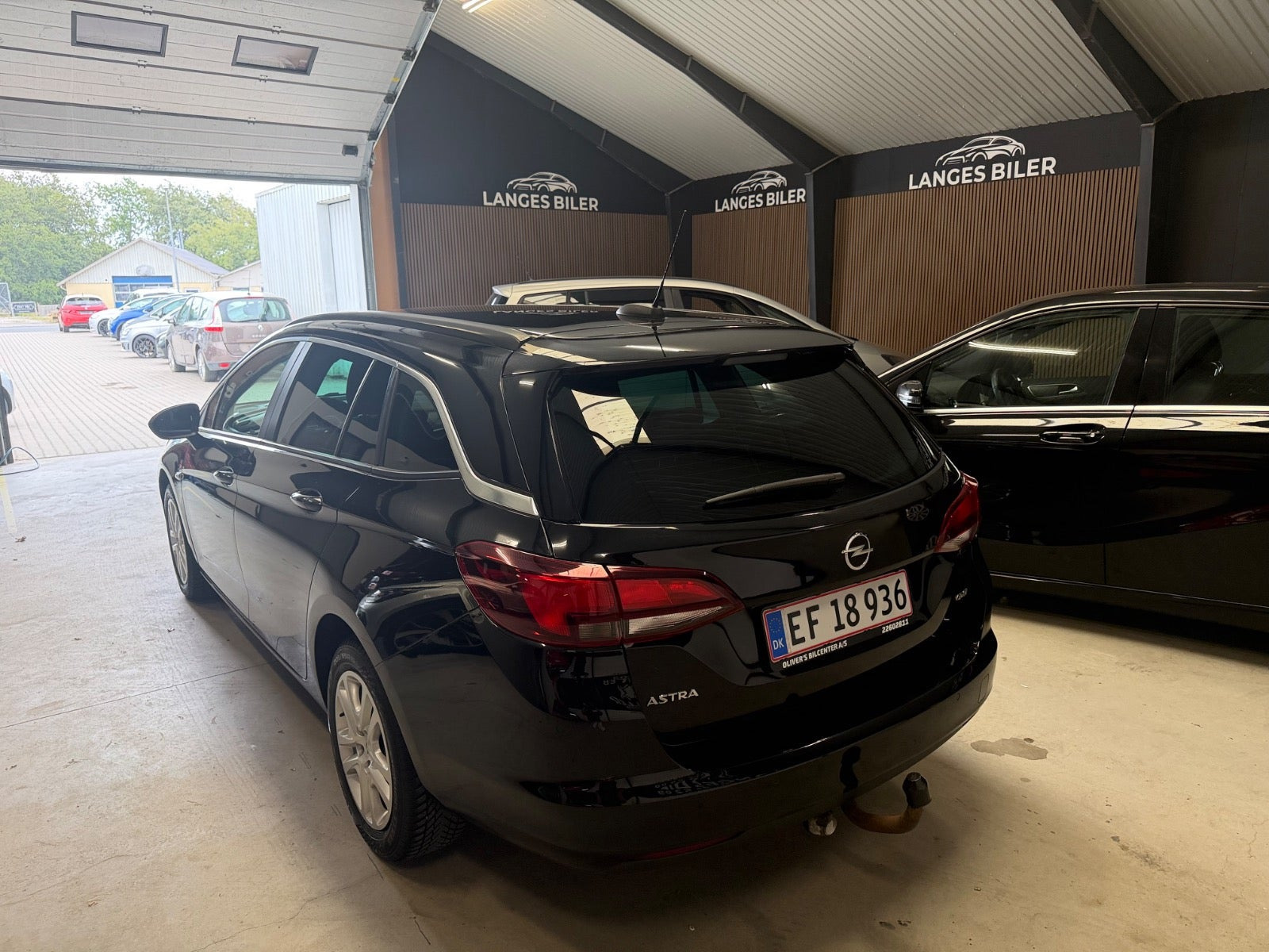 Sort Opel Astra fra 2017