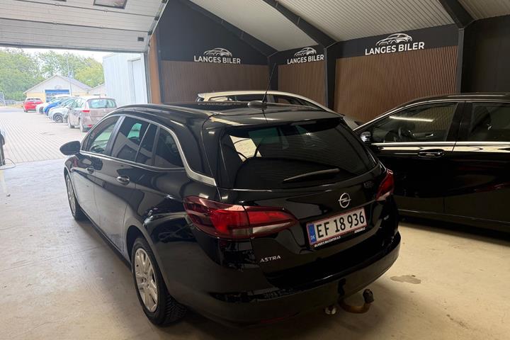Sort Opel Astra fra 2017