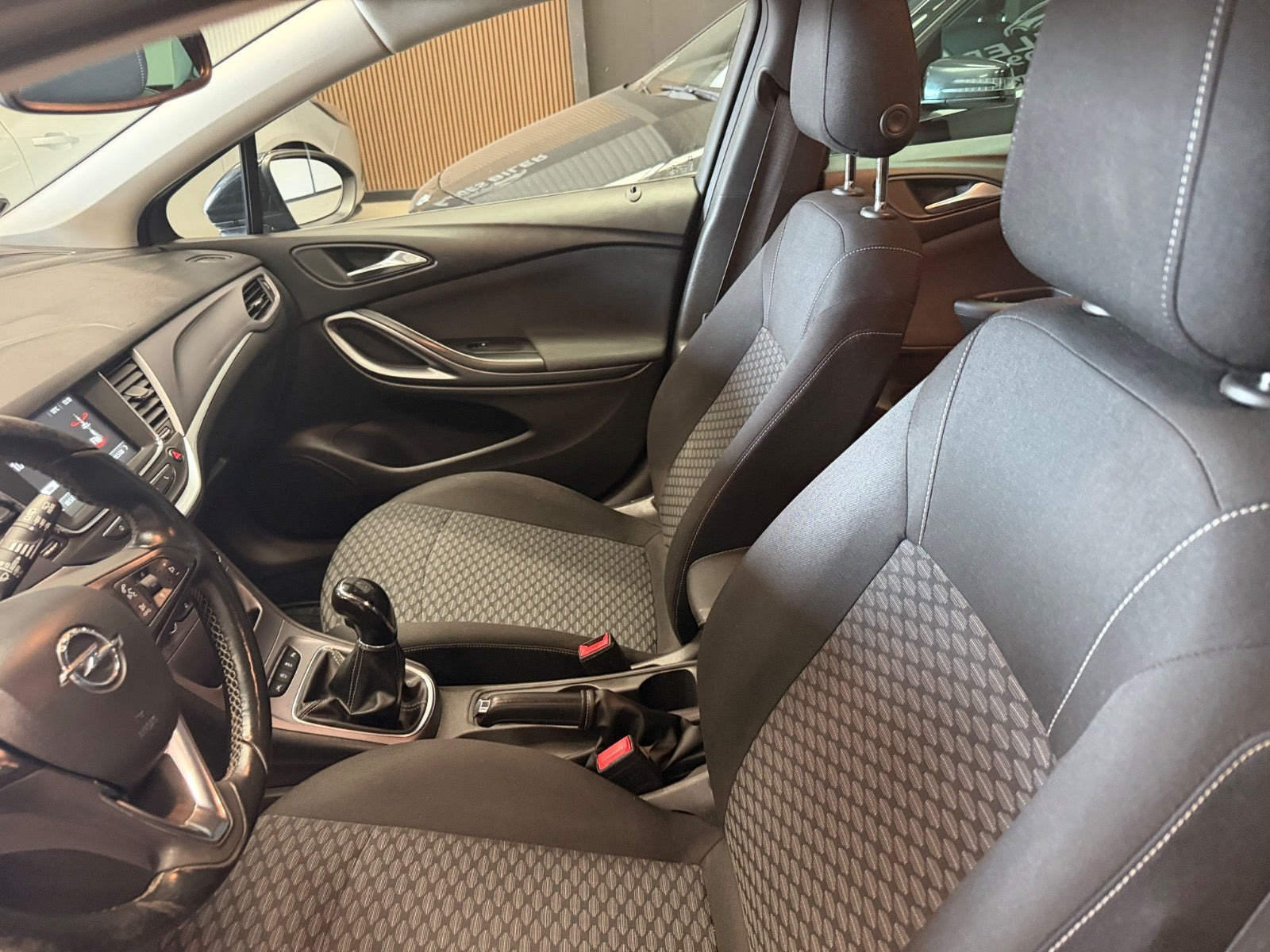 Sort Opel Astra fra 2017