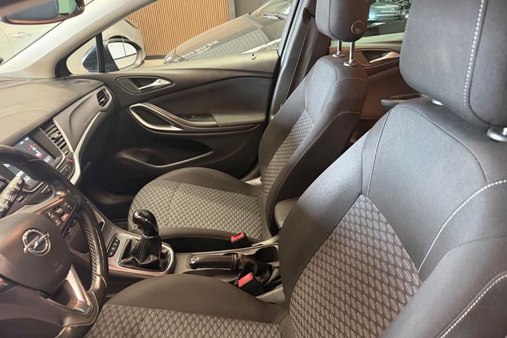 Sort Opel Astra fra 2017