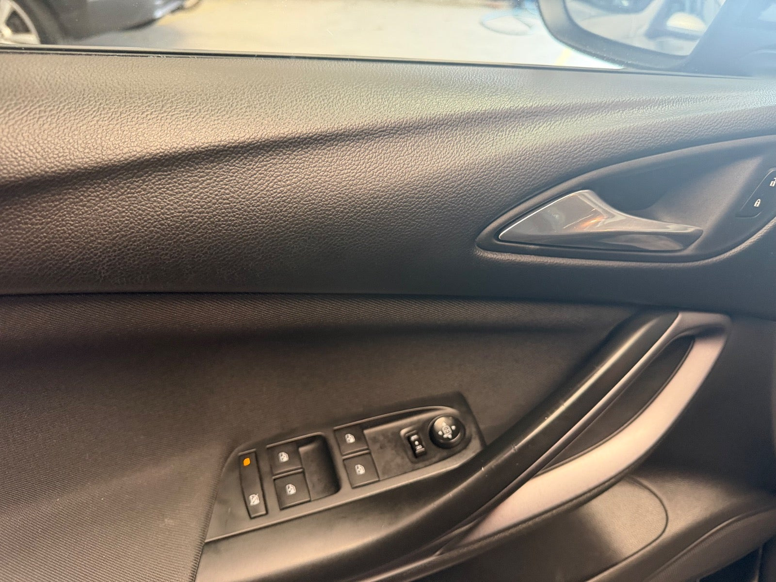 Sort Opel Astra fra 2017