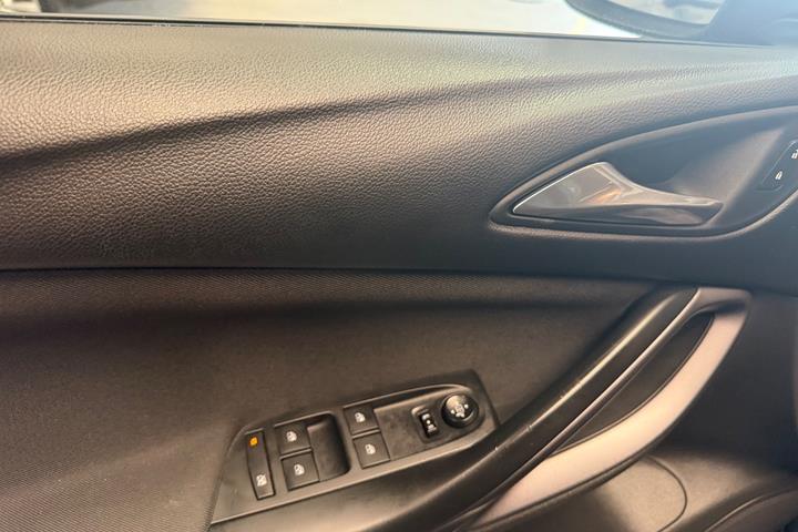 Sort Opel Astra fra 2017