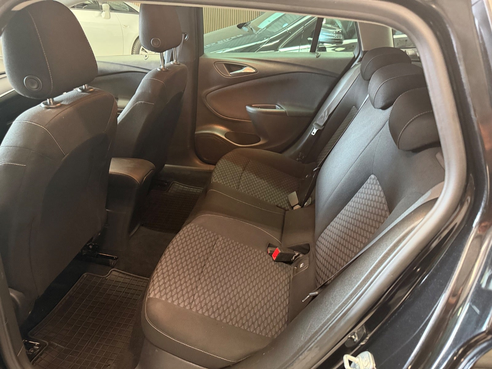 Sort Opel Astra fra 2017