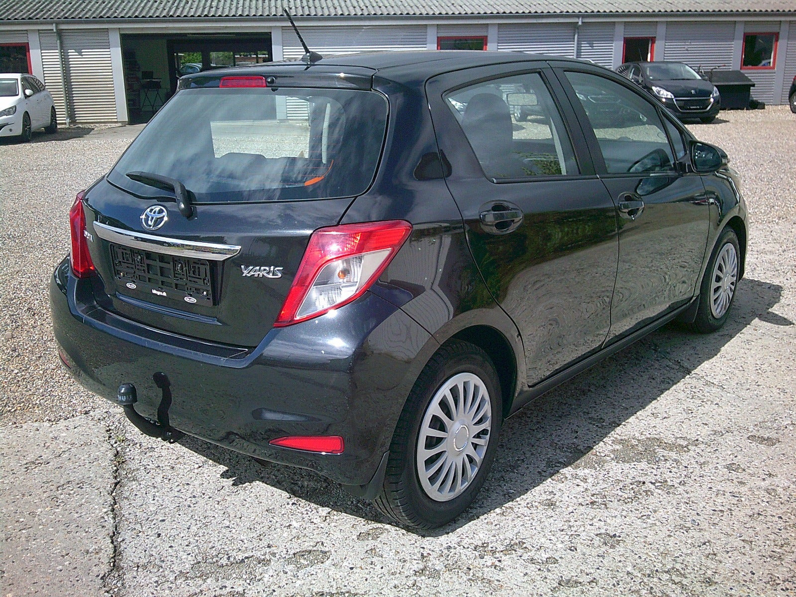 Gul Toyota Yaris fra 2011