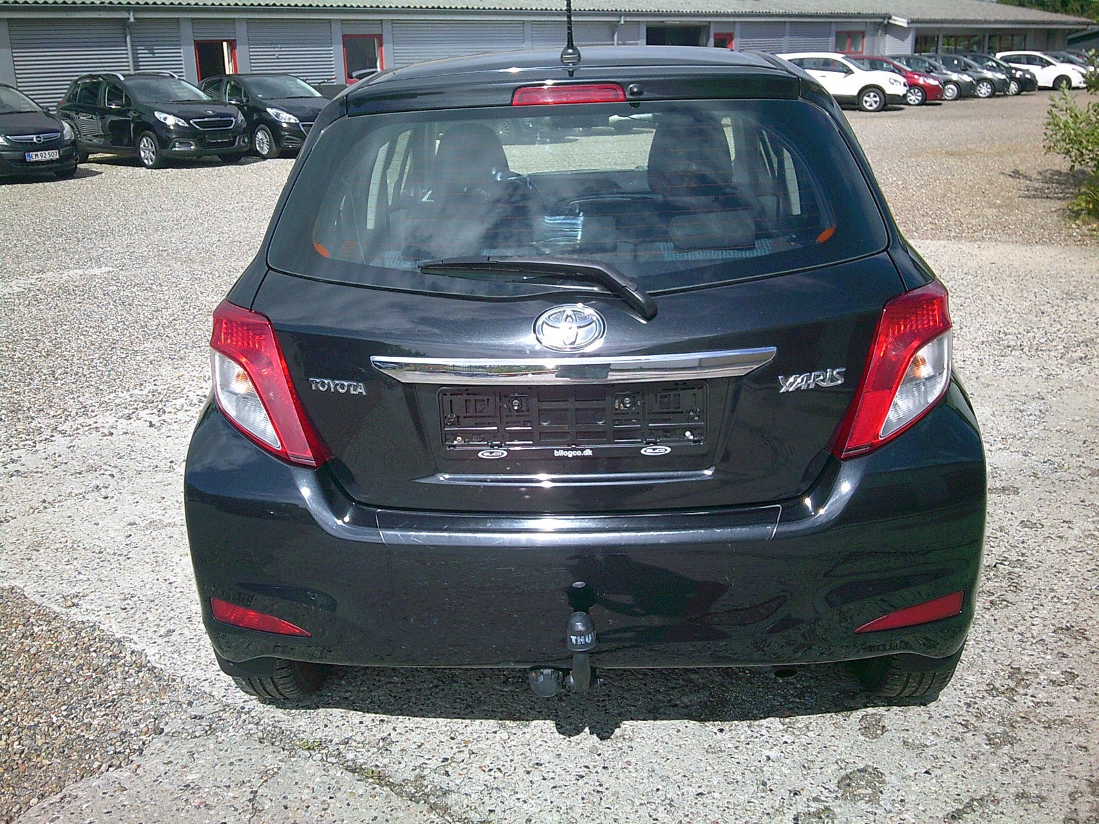 Gul Toyota Yaris fra 2011