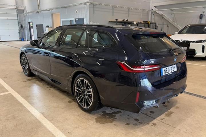 Sort BMW i5 fra 2026