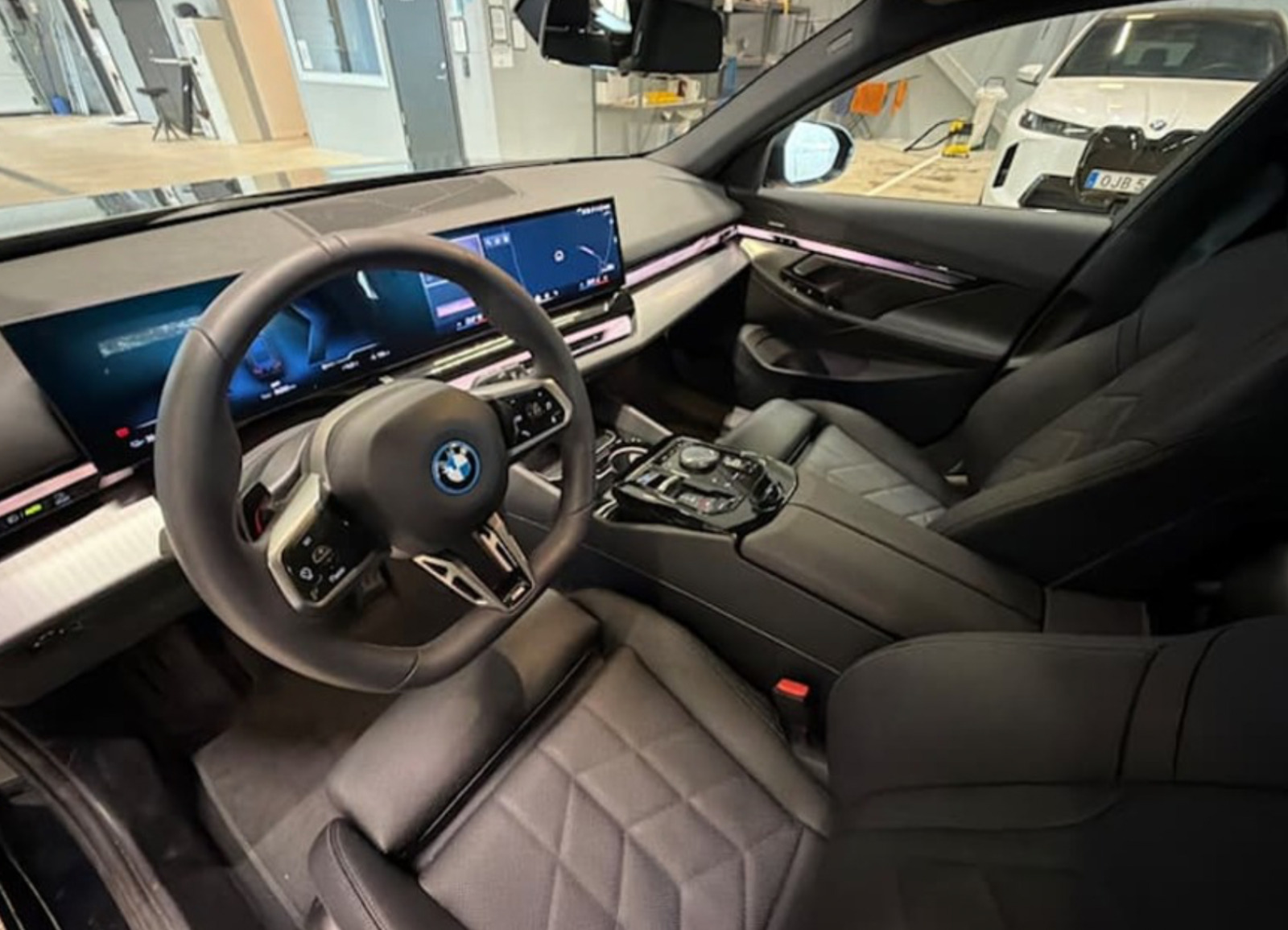 Sort BMW i5 fra 2026
