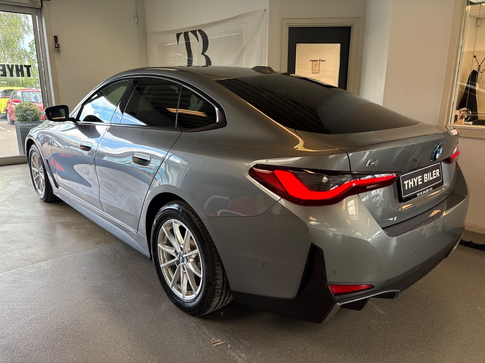 Grå BMW i4 fra 2022