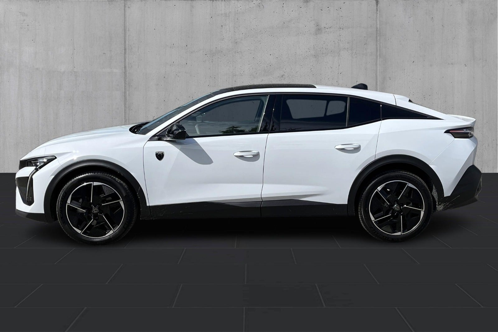Hvid Peugeot e-408 fra 2026