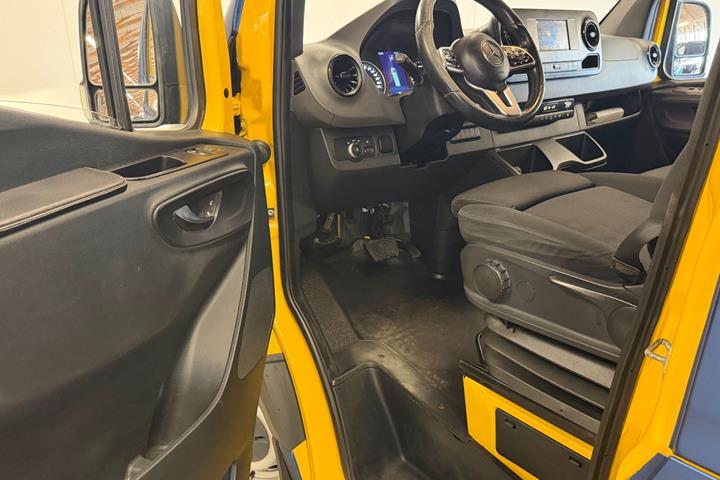 Gul Mercedes Sprinter 316 fra 2018