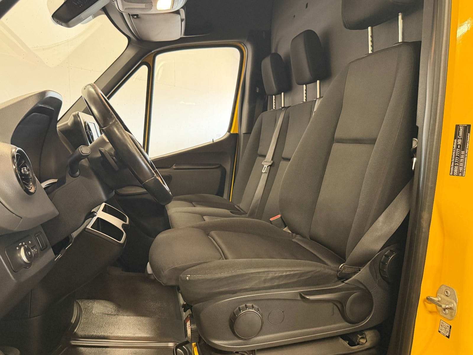 Gul Mercedes Sprinter 316 fra 2018