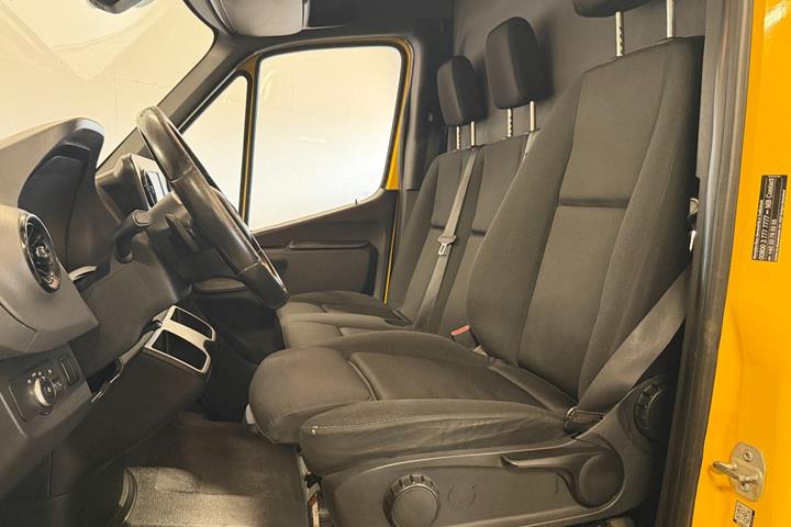 Gul Mercedes Sprinter 316 fra 2018