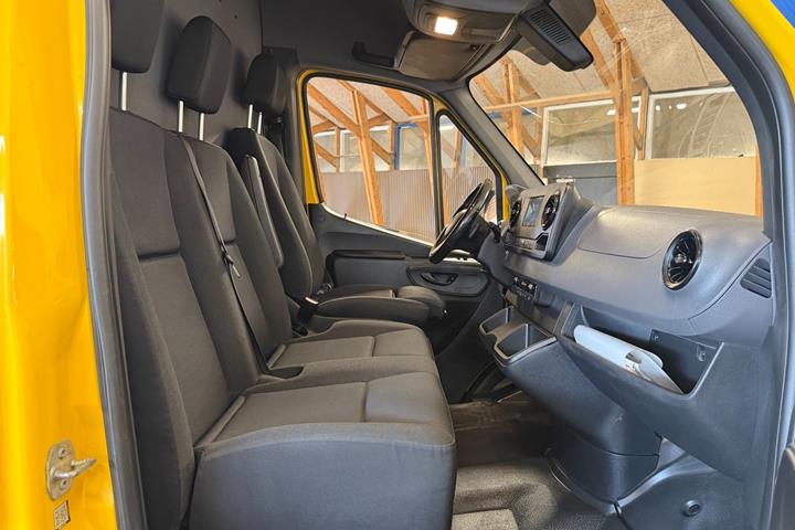 Gul Mercedes Sprinter 316 fra 2018