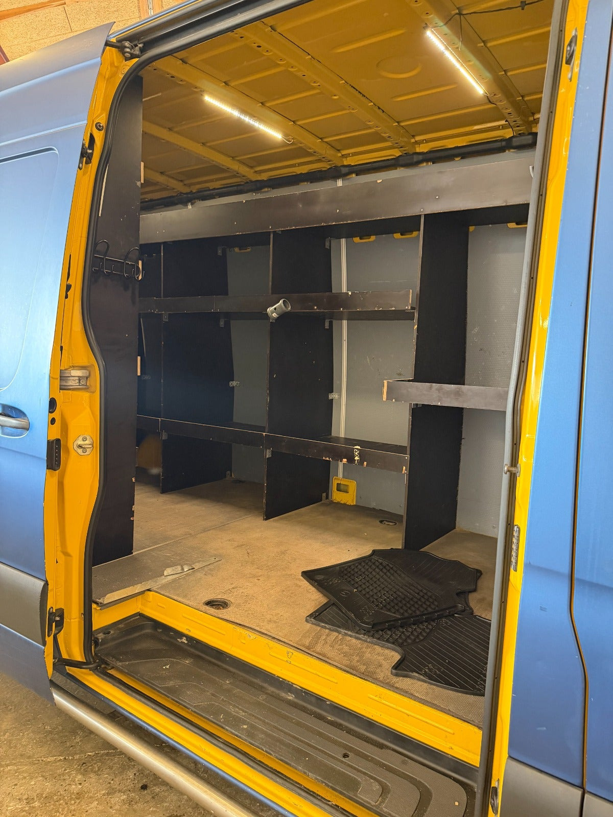 Gul Mercedes Sprinter 316 fra 2018