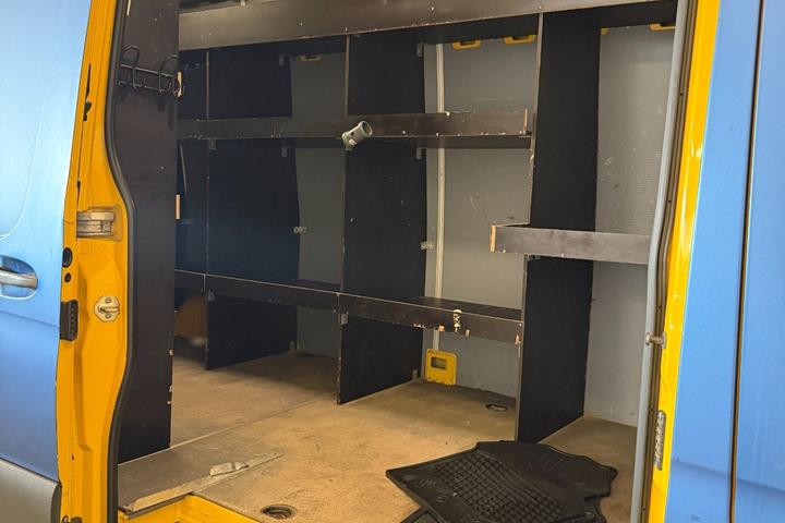 Gul Mercedes Sprinter 316 fra 2018