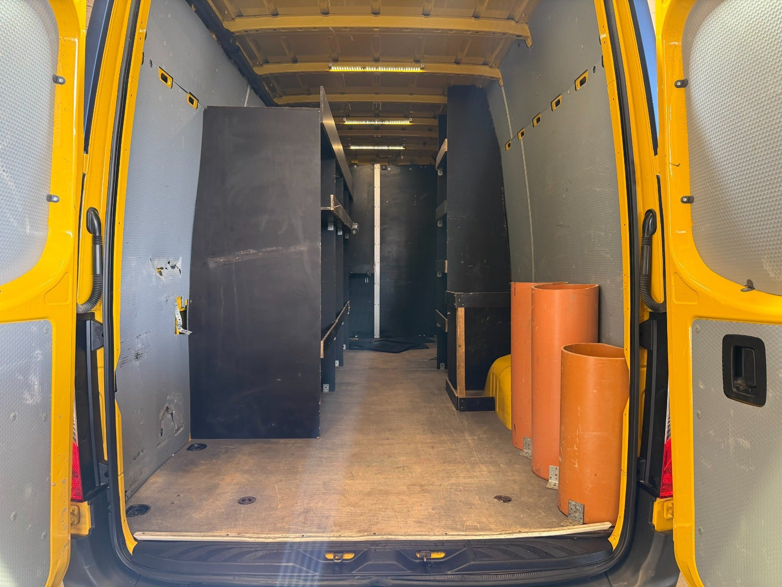 Gul Mercedes Sprinter 316 fra 2018