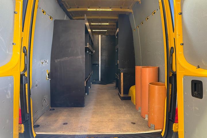 Gul Mercedes Sprinter 316 fra 2018