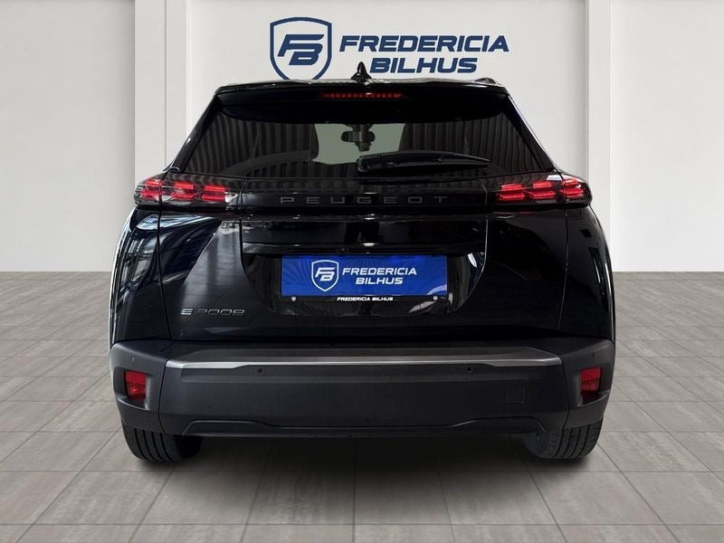 Sort Peugeot e-2008 fra 2025