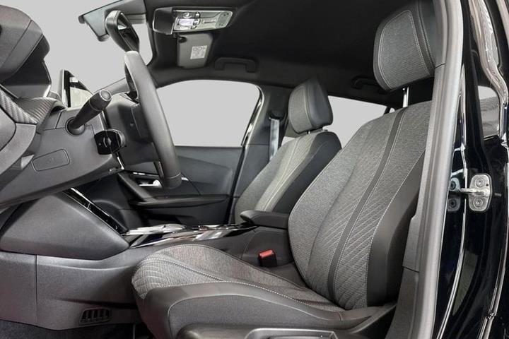 Sort Peugeot e-2008 fra 2025