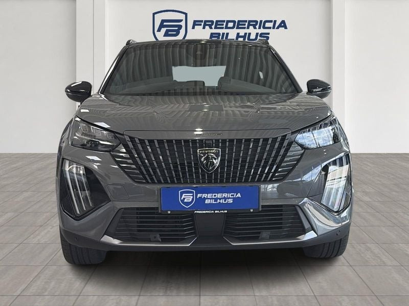 Grå Peugeot e-2008 fra 2025