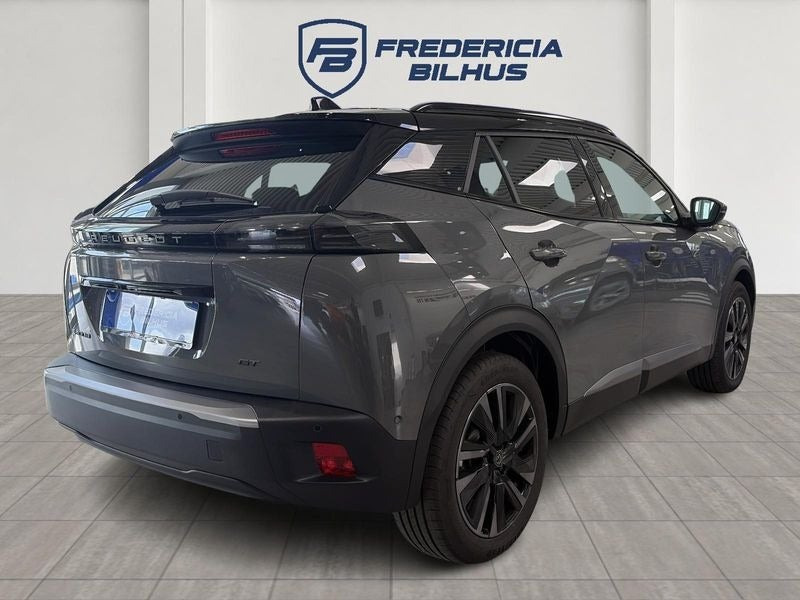 Grå Peugeot e-2008 fra 2025