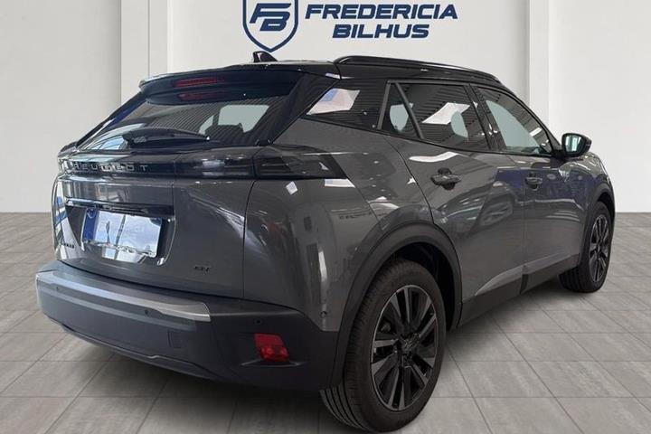 Grå Peugeot e-2008 fra 2025