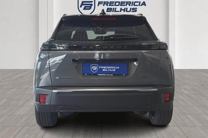 Grå Peugeot e-2008 fra 2025